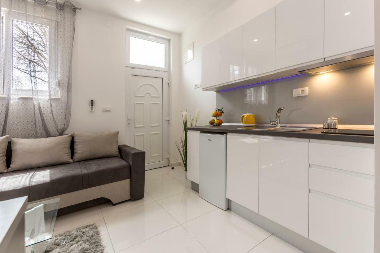Twins Apartment *
