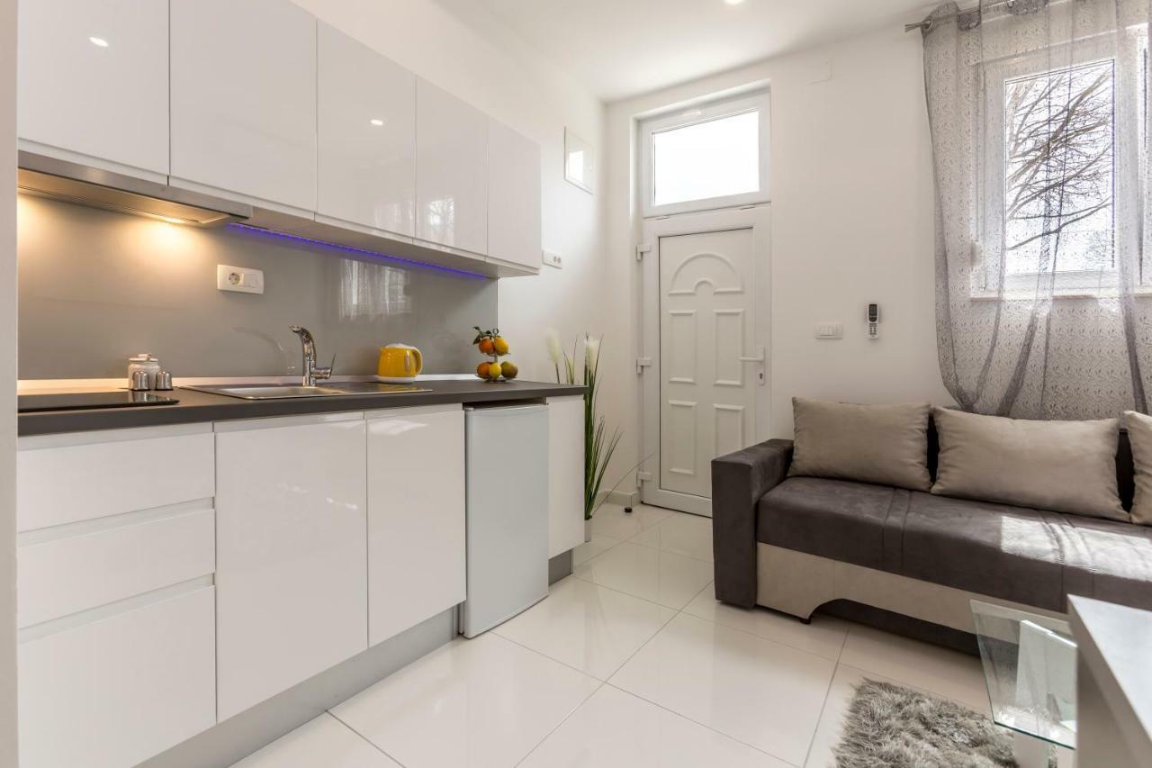 Twins Apartment *